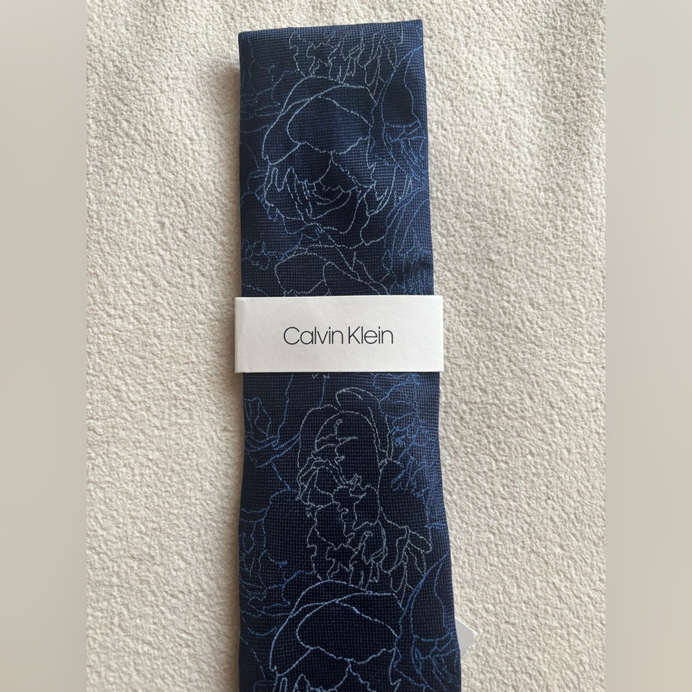Calvin Klein Floral Patterned Tie in Dark Blue